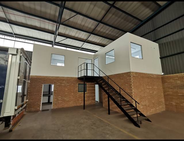 1,726M² WAREHOUSE TO LET IN JET PARK